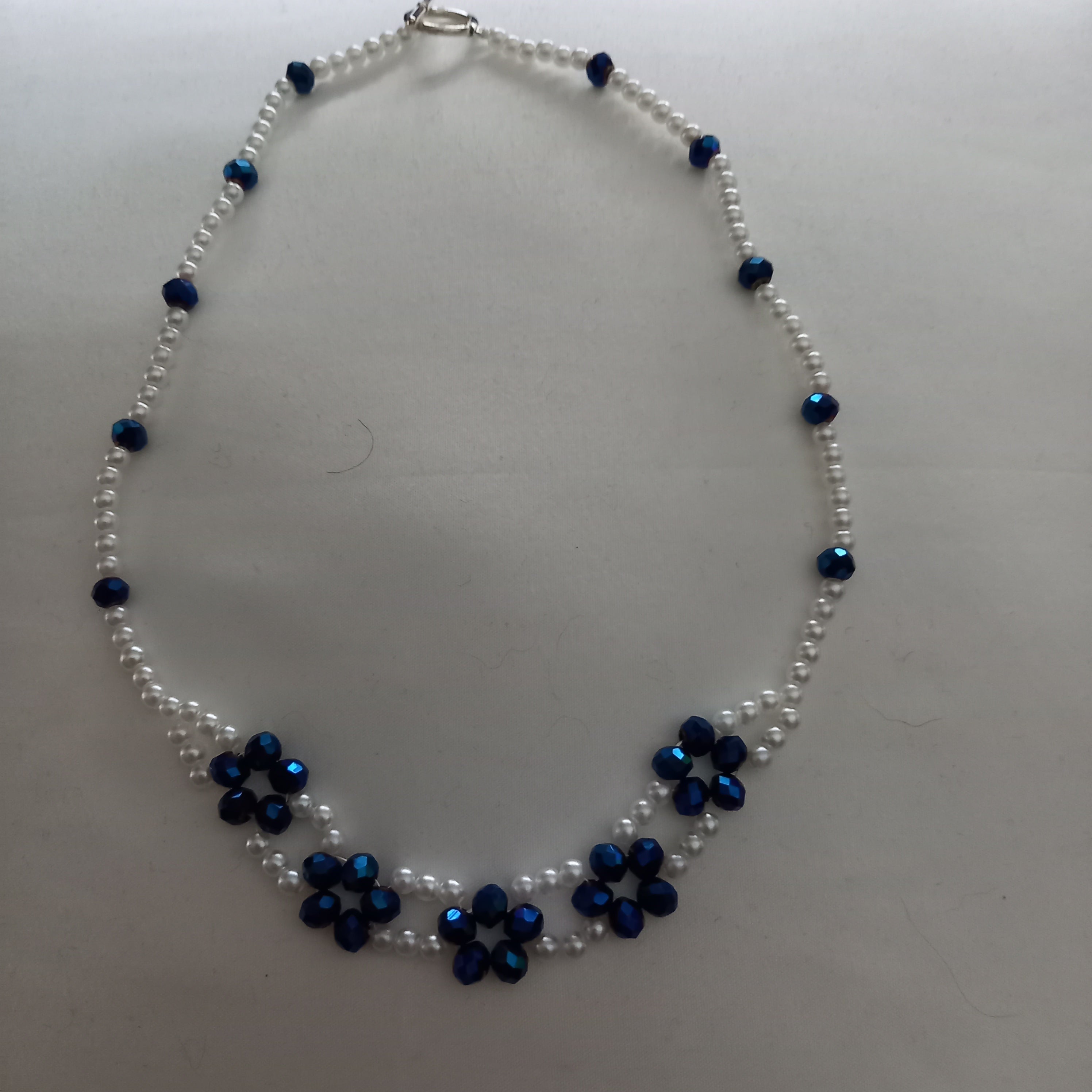 collier perles et cristaux bleu