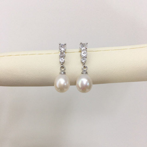 Boucles d'oreilles sur présentoire