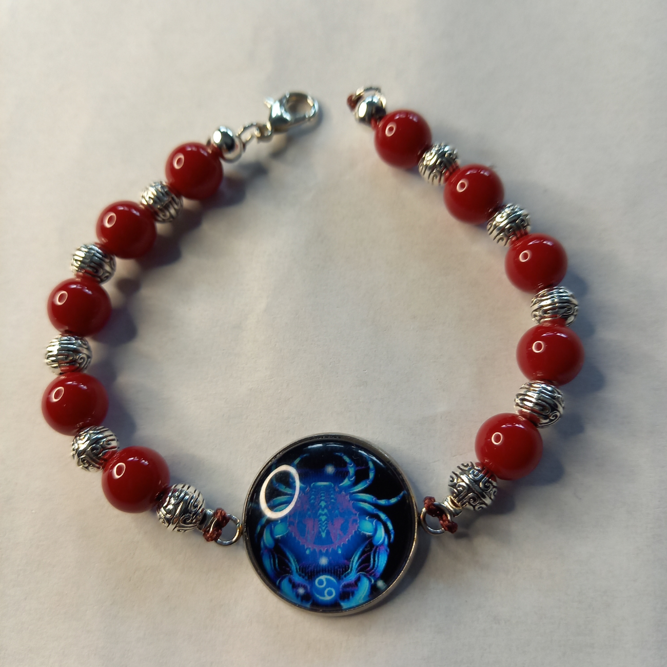 Bracelet_agate_rouge_et_signe_astroligique Cancer