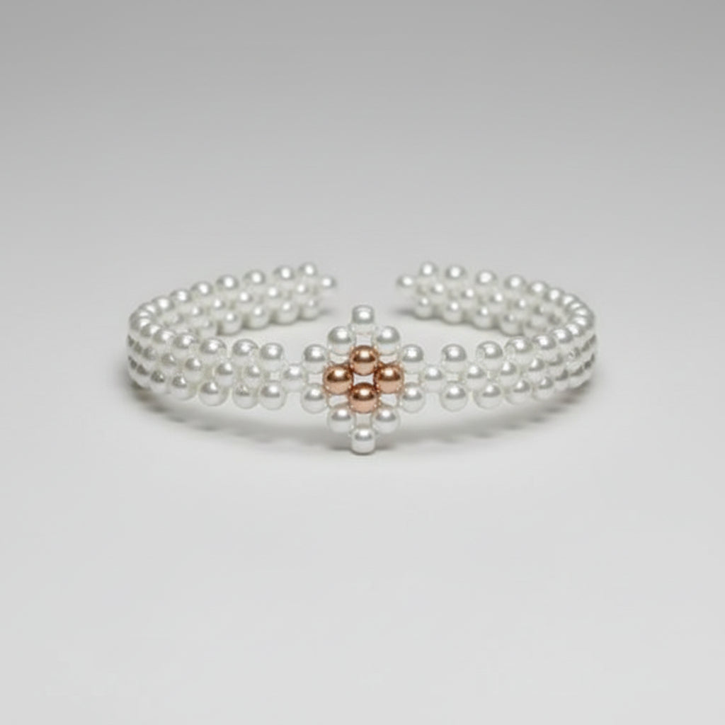 Bracelet perles blanches détail