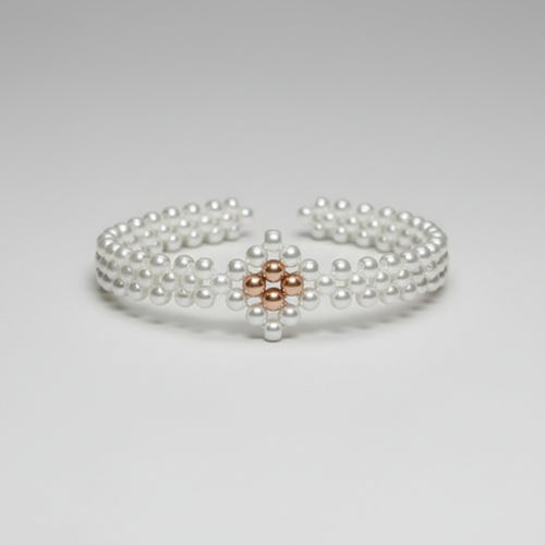 Bracelet perles blanches détail